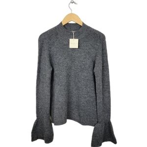 🆕️Free Generation LA Flare Cuff Stretchy Knit Sweater